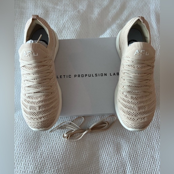 NWT APL TechLoom Wave Warm Silk Ivory Athletic Running Training Sneakers Mens 9